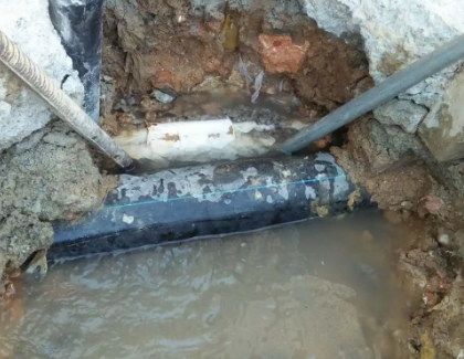 乌拉特后测漏水之水管漏水